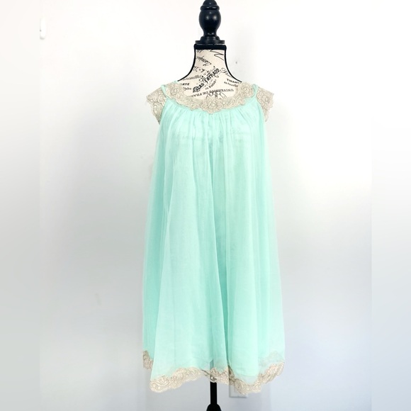 Vintage 1960’s Babydoll and Robe Peignoir Set - Picture 2 of 14